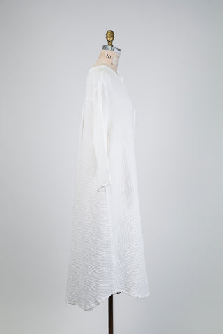 Robe blanche en coton gaufré (S+)