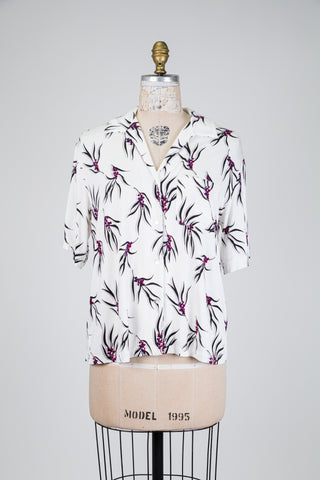 Blouse blanche à feuillage et baies fuchsia (S)