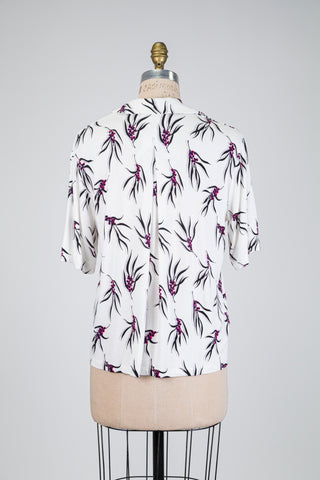 Blouse blanche à feuillage et baies fuchsia (S)