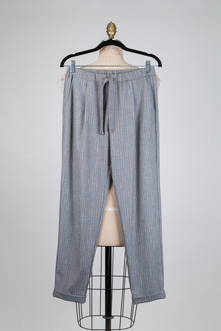 Pantalon gris à rayures beige et blanc (6)