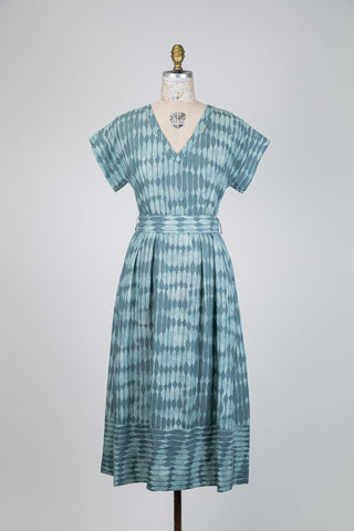 Robe cintrée aqua à rayures losanges (6)
