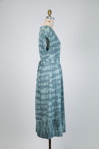 Robe cintrée aqua à rayures losanges (6)