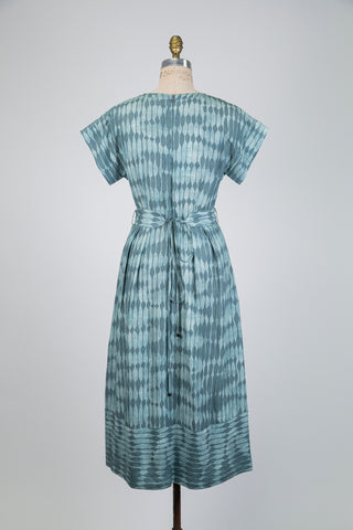 Robe cintrée aqua à rayures losanges (6)