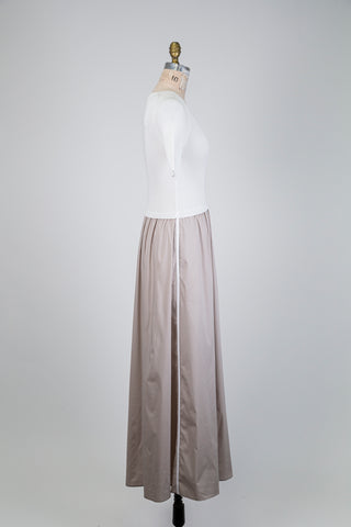 Robe à haut en tricot blanc et jupe beige (6)