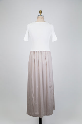 Robe à haut en tricot blanc et jupe beige (6)