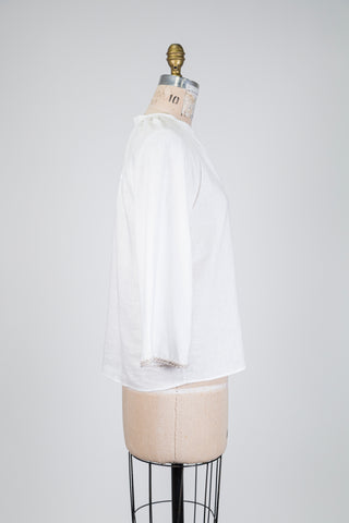 Blouse blanche finitions en maille lumineuse (6)