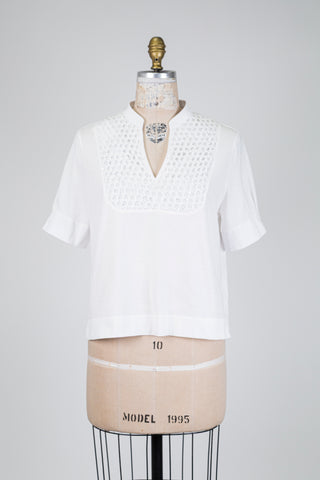 Blouse blanche à plastron en maille ajourée (6)