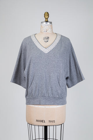 Grey fleece hoodie with a kangaroo pocket (6)