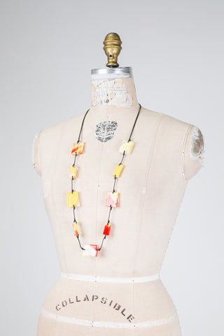 Collier mosaïque jaune & rouge (TU)