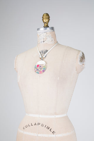 Collier pendentif duo blanc et pastels (TU)