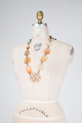 Collier pastilles douceur pêche & neutre (TU)