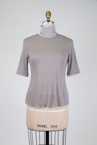 Grey T-shirt with a glittering high-neck collar (6)