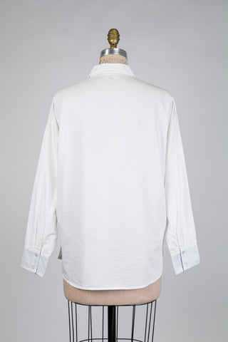 White blouse with embroidered flowers (6 to 10)