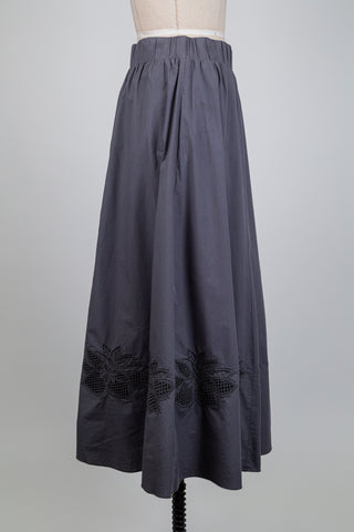 Jupe grise évasée à broderie anglaise (8 à 12)