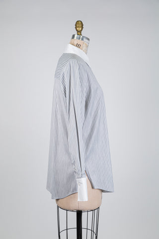 Chemisier gris à rayures blanches (2-4-8)