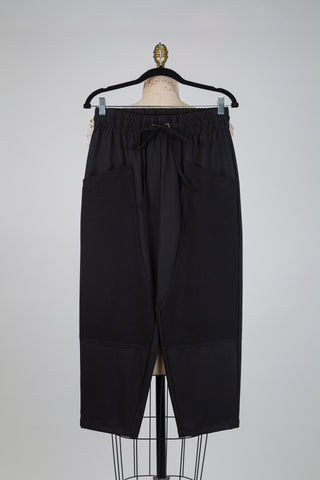 Black trousers with oversized pockets (XS/S+L)