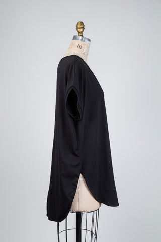 Black asymmetrical T-shirt (OS)