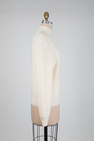 Off-white knit with a bright shoulder (4 to 10)