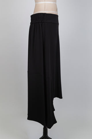 Black skirt with straight hem (L-XL)
