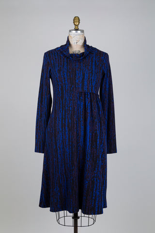 Straight, pleated dress with a watercolor effect (S)