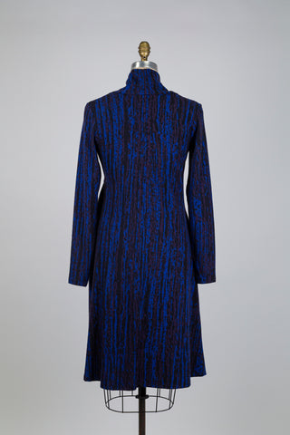 Straight, pleated dress with a watercolor effect (S)