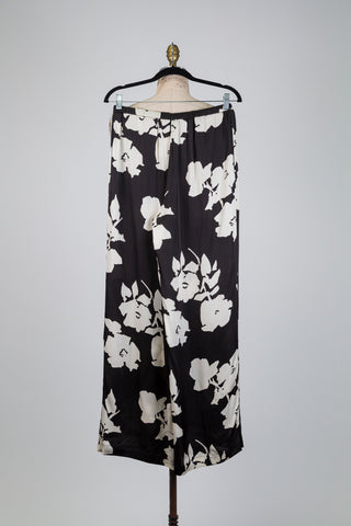Black trousers with beige floral print (6+12)