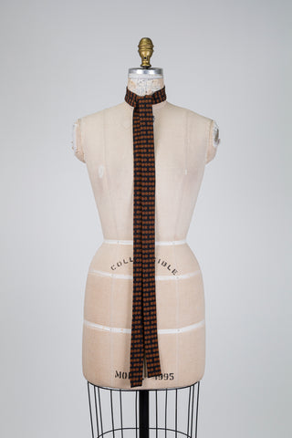 Colonel hexa-chic terracotta on a black background (OS)