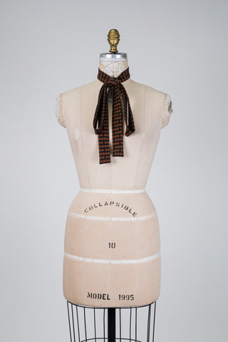Colonel hexa-chic terracotta on a black background (OS)
