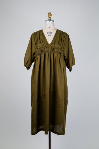 Robe en lin vert mousse à fronces (S+)