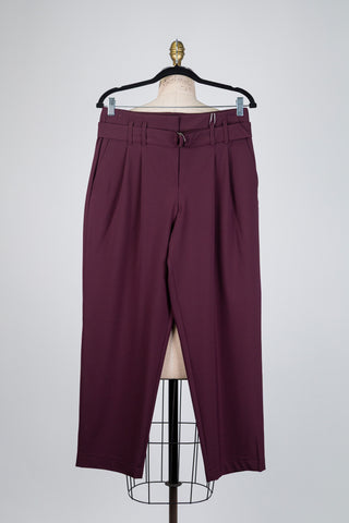 High-waisted burgundy tailored trousers (sizes 4 to 10)