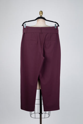 High-waisted burgundy tailored trousers (sizes 4 to 10)