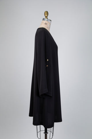 Black dress with split cape sleeves (14/16)