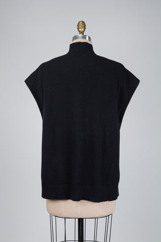 Black cable-knit poncho (OS)
