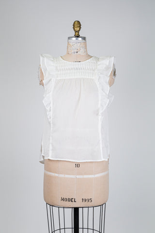 White blouse with delicate ruffles (2+4)