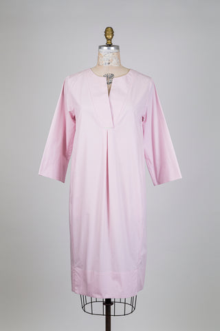 Robe droite rose à col V et pli central (6)