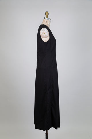 Robe noire intemportelle à jupe plissée (6)