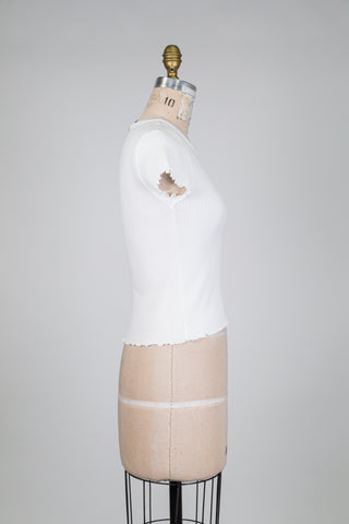 White ribbed T-shirt with curled hem (2)