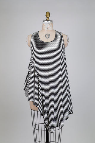 Asymmetrical black and white zigzag tunic (S)