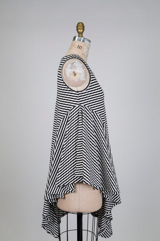 Asymmetrical black and white zigzag tunic (S)