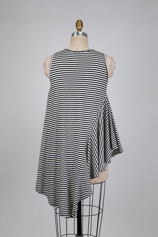 Asymmetrical black and white zigzag tunic (S)