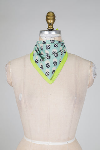 Foulard en coton carré turquoise au contour vert (TU)