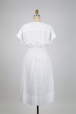 Robe blanche à rayures noires (6)
