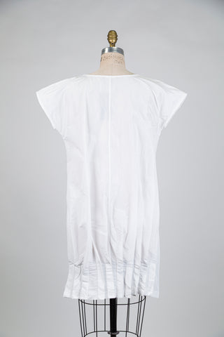 White dress with structured hem (S)