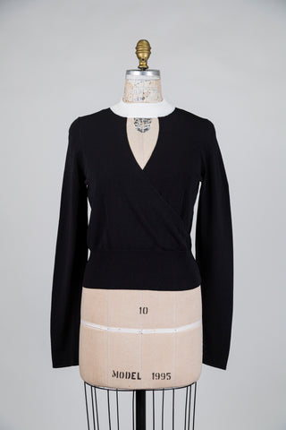 Black wrap-around sweater with white collar (OS)