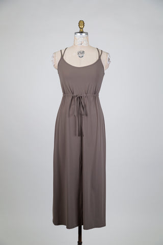 Robe grège à bretelles fines croisées (XS-XL)