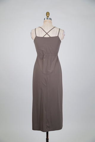 Robe grège à bretelles fines croisées (XS-XL)