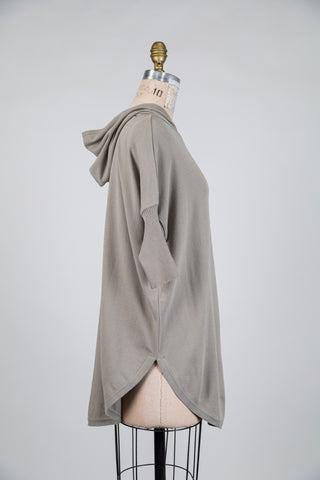 Haut à capuche oversized vert de gris (TU)
