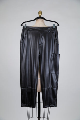 Black faux leather cargo trousers (S)