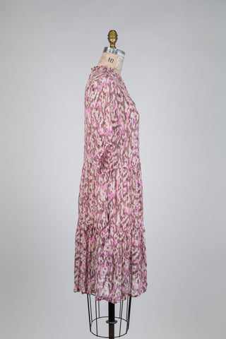 Robe abstraite en chiffon rose crème (6)