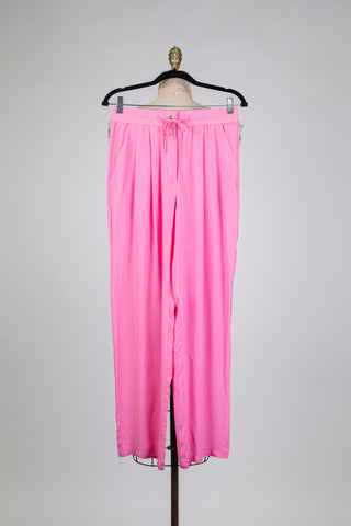 Bright pink flowy trousers (6)